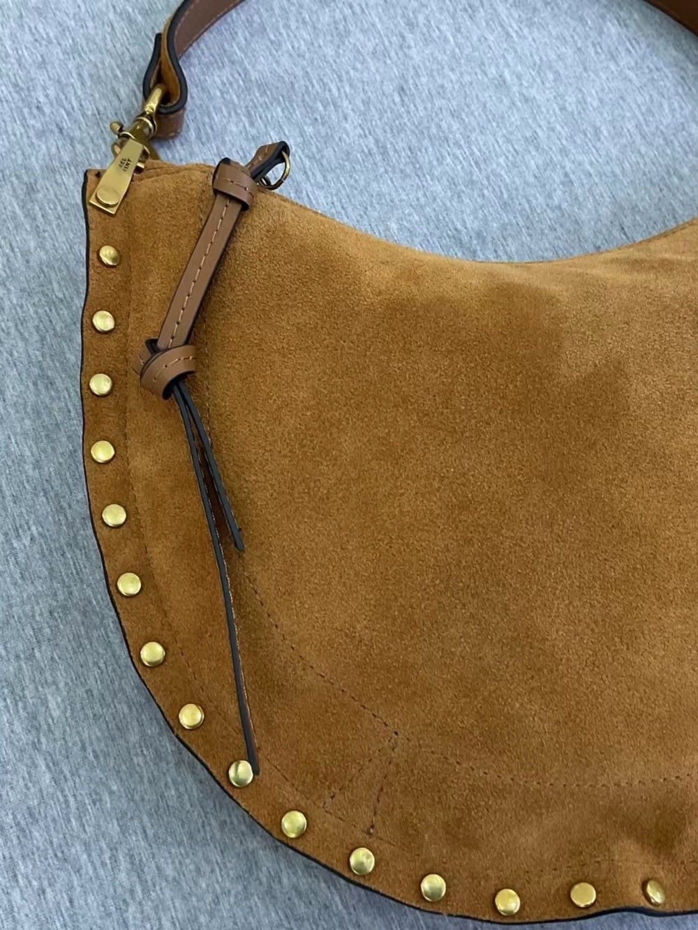 Isabel Marant OSKAN SOFT ZIP BAG
oskan soft zip bag in suede calfskin leather - Picture 13 of 16